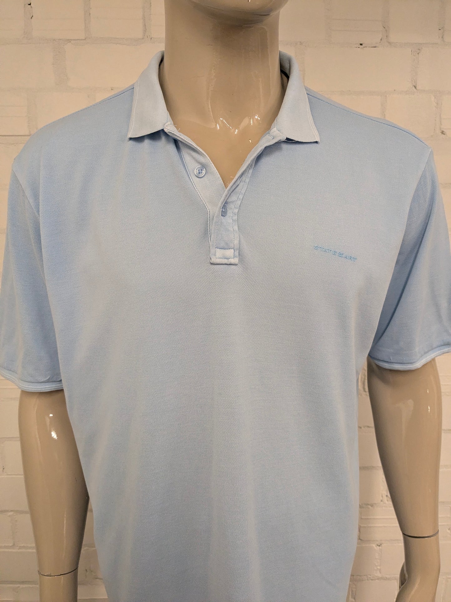 State of Art polo. Licht Blauw gekleurd. Maat 2XL / XXL.