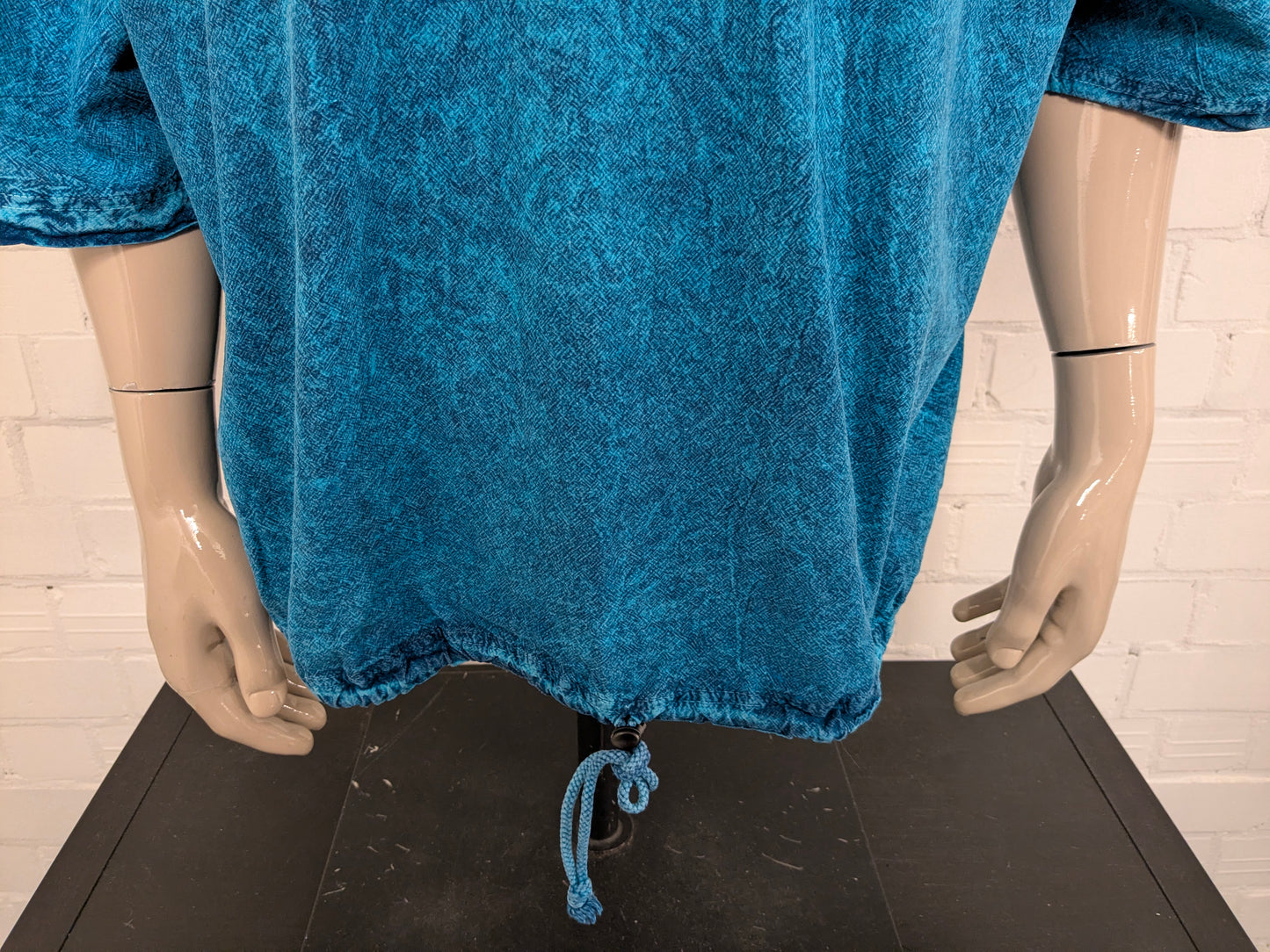 Vintage Ezze Wear polo met touwtjes en elastische band. Blauw Zwart gemêleerd. Maat 3XL / XXXL.