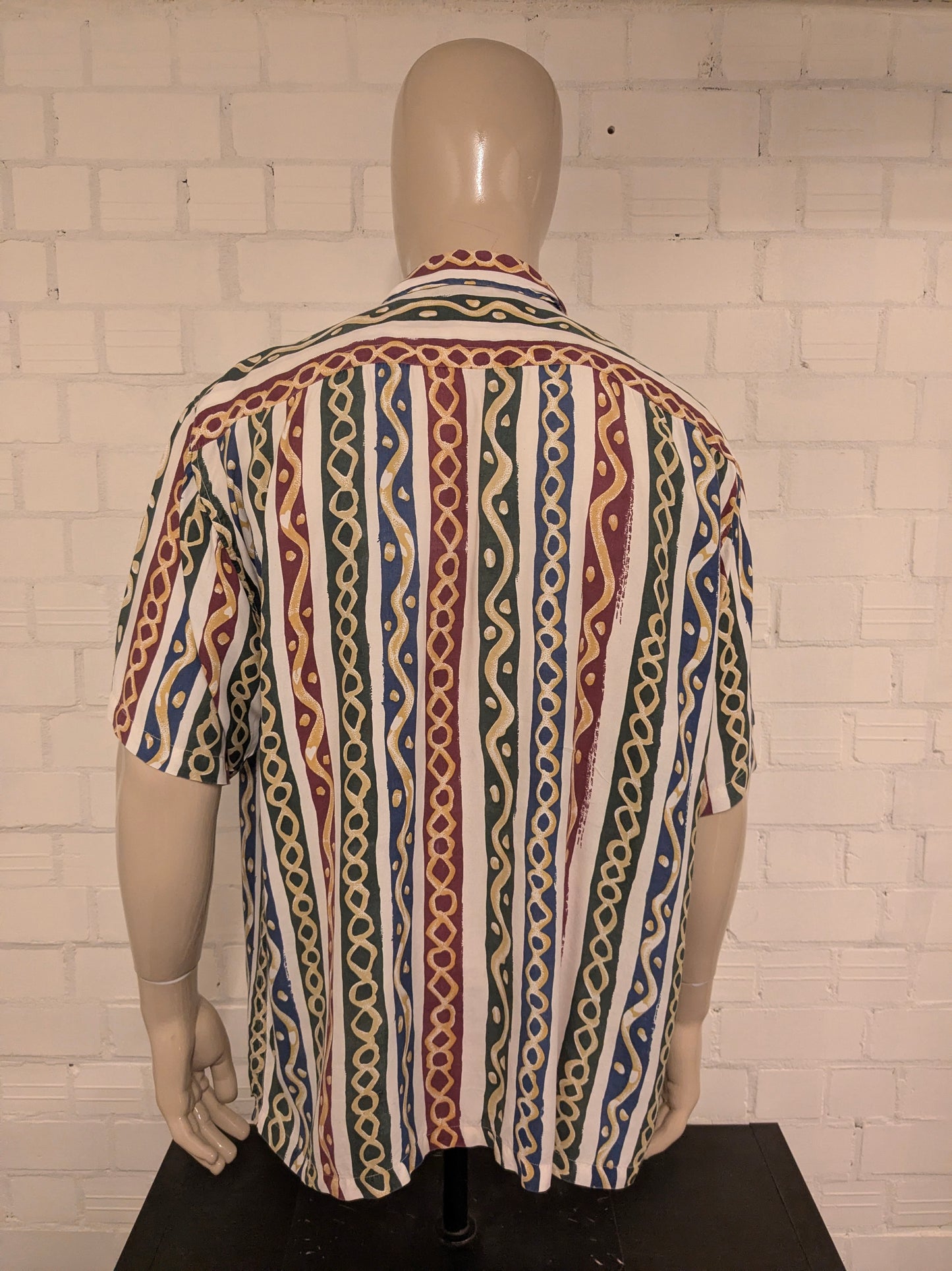 Vintage Pepe 80-90's short sleeve shirt. Bordeaux Green Blue print. Size 2XL / XXL.