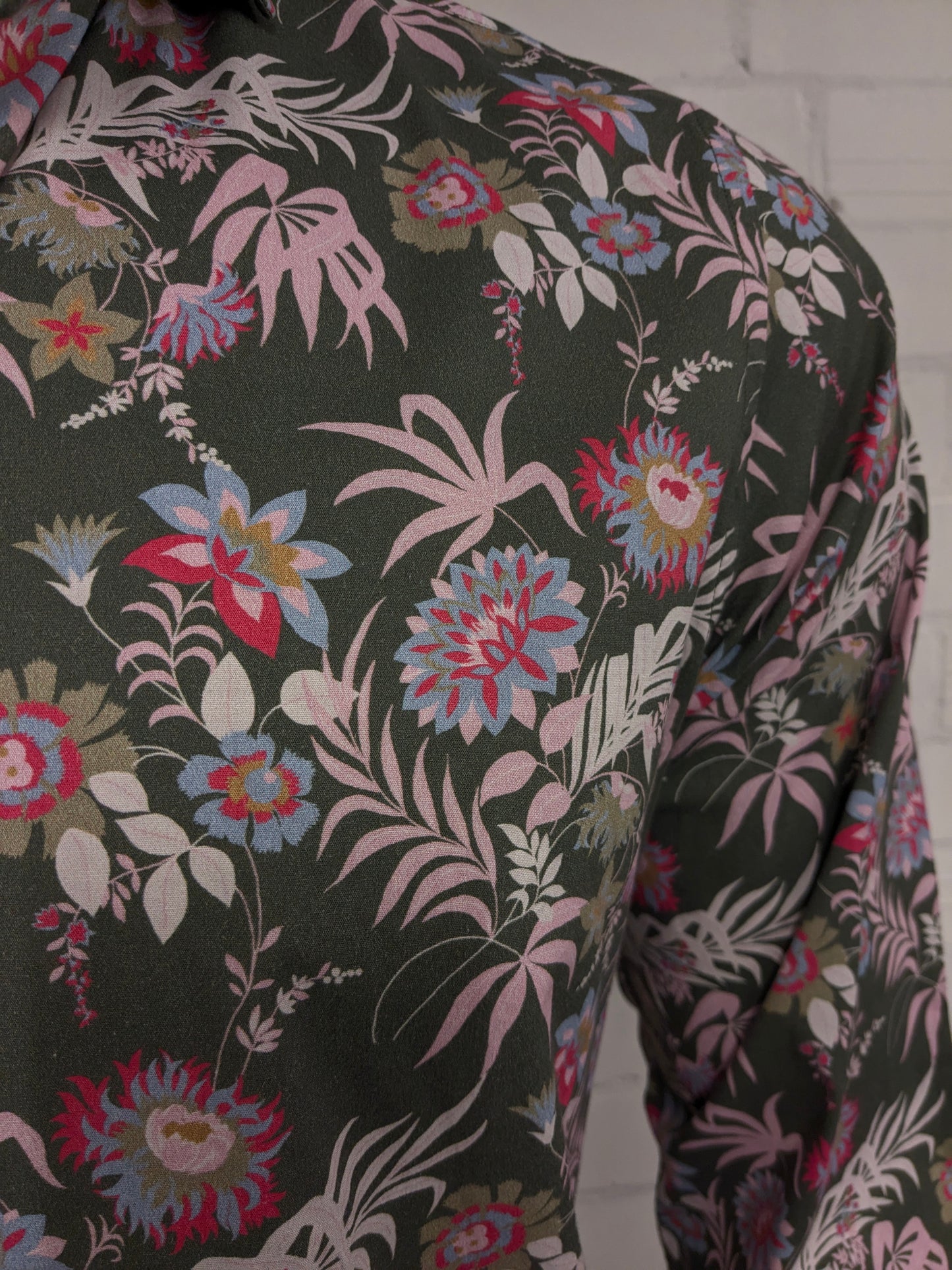 Blue Industry overhemd. Groen Roze Blauwe bloemen print. Maat L. stretch.