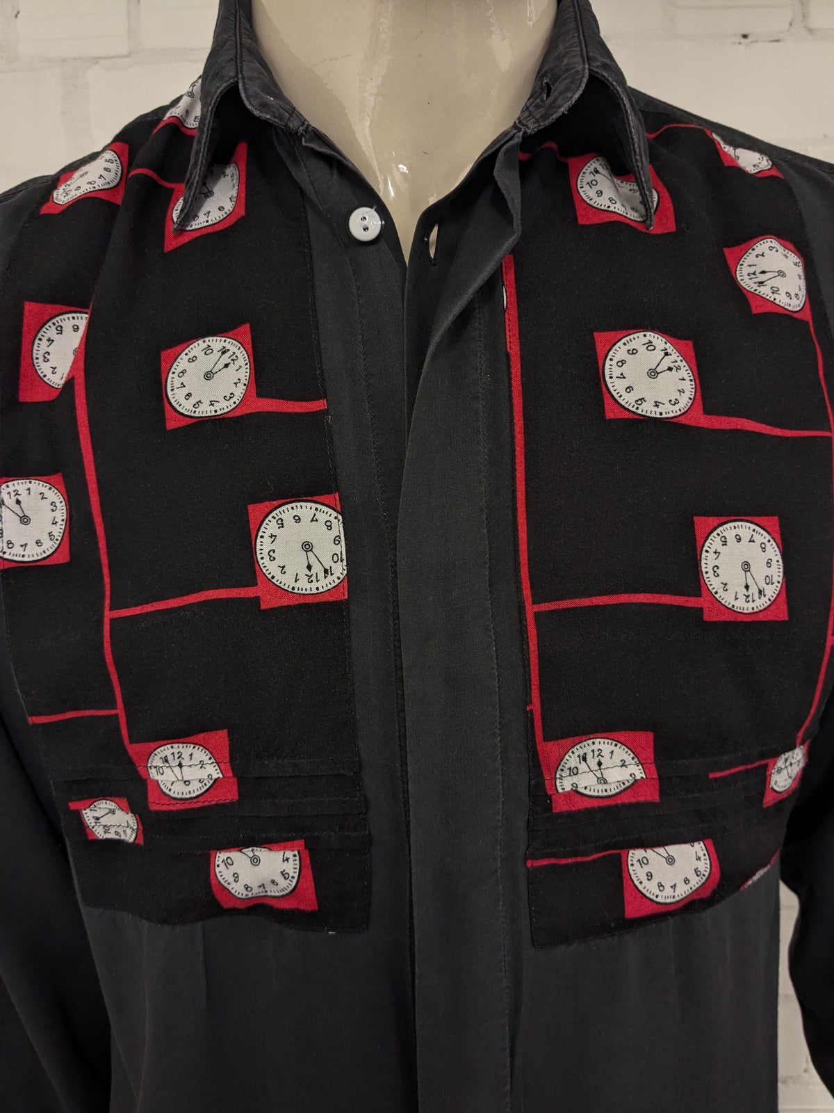 Vintage HIM-Shirt. Schwarz-roter Glockendruck. Größe L.