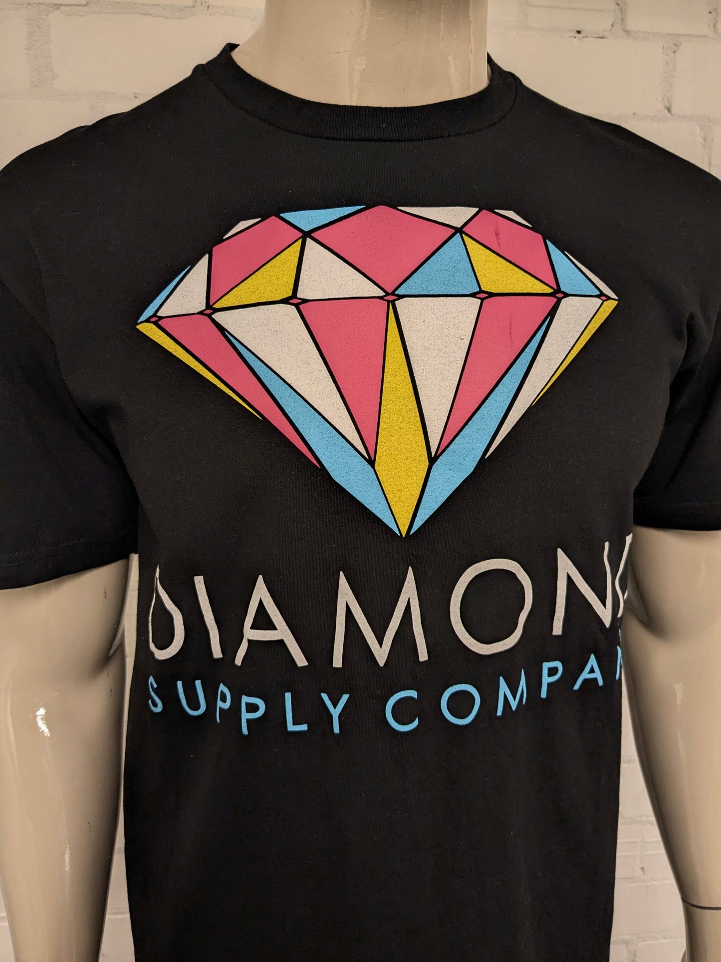 Diamond Supply Company shirt. Zwart met gekleurde opdruk. Maat L.