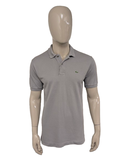 Lacoste Polo. Grijs gekleurd. Maat M.