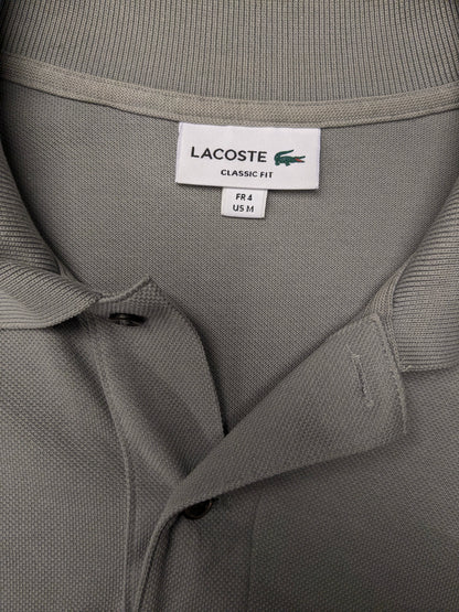 Lacoste Polo. Grijs gekleurd. Maat M.