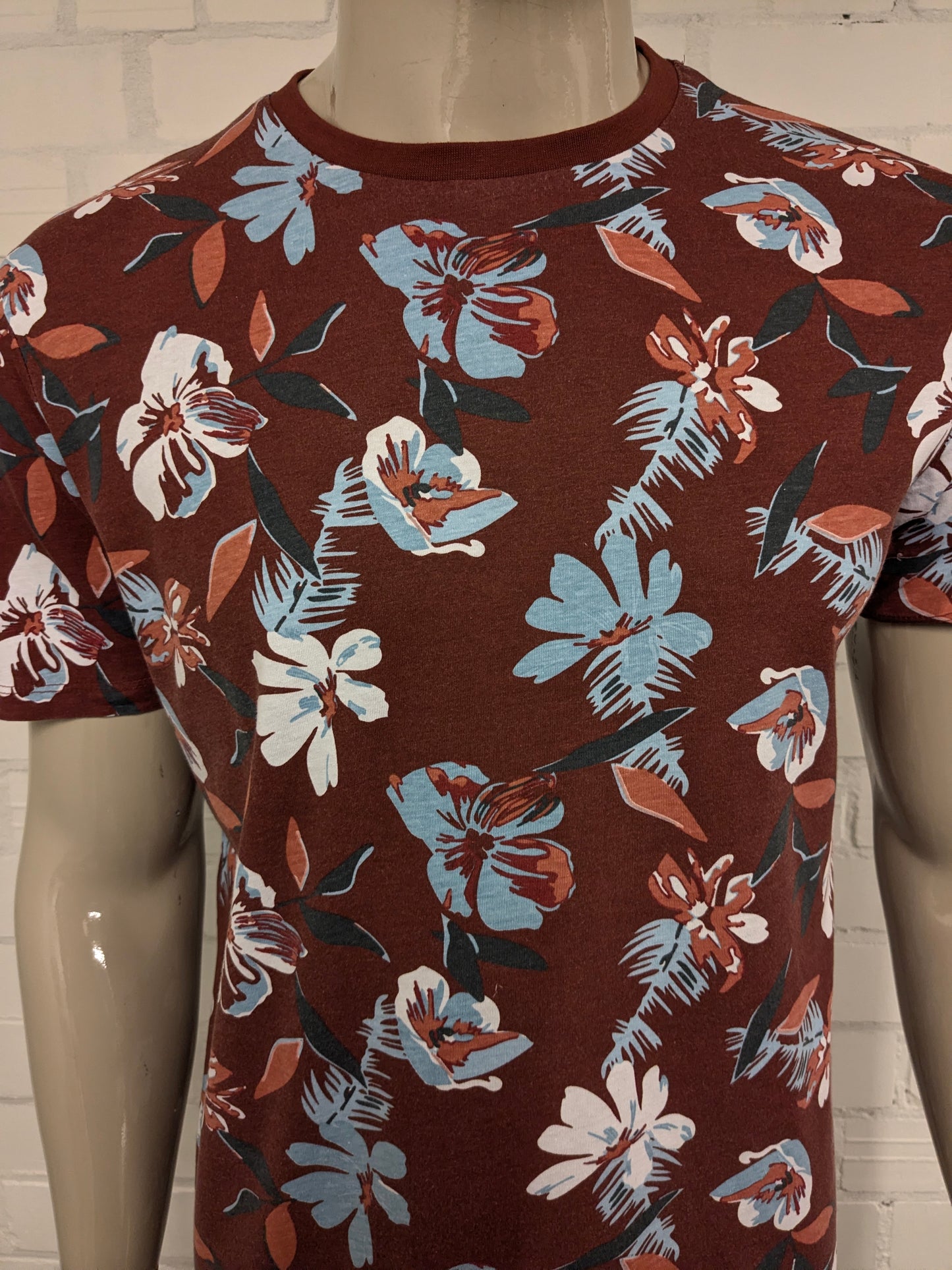 WE shirt. Bruin Blauwe bloemen print. Maat L. slim fit.