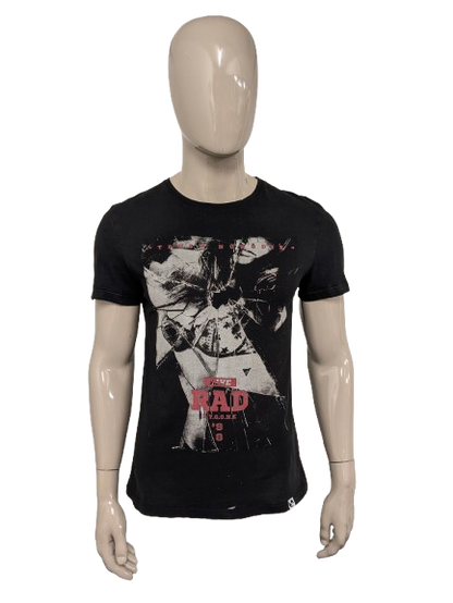 Your Turn shirt. Zwart met opdruk. Maat M.