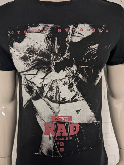 Your Turn shirt. Zwart met opdruk. Maat M.