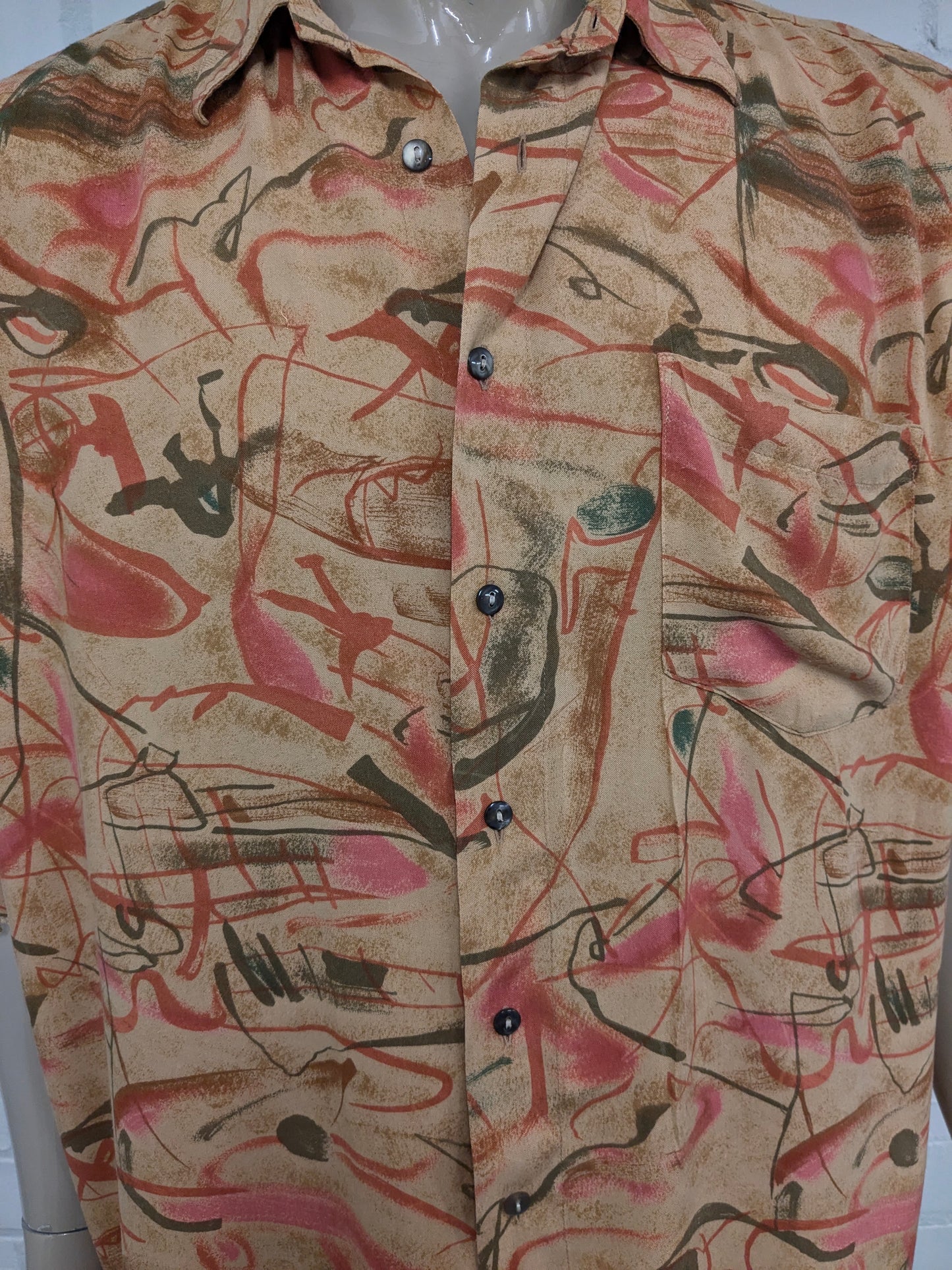 Vintage 80-90er Lässiges Country-Hemd mit kurzen Ärmeln. Orange-grün-roter Druck. Größe 3XL / XXXL.