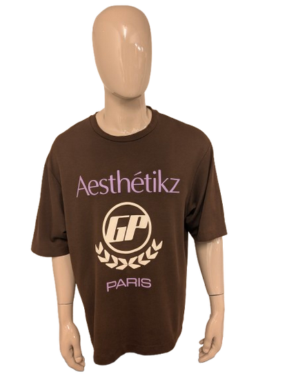 Daily Aesthetikz oversized shirt. Bruin met opdruk. Maat XL.