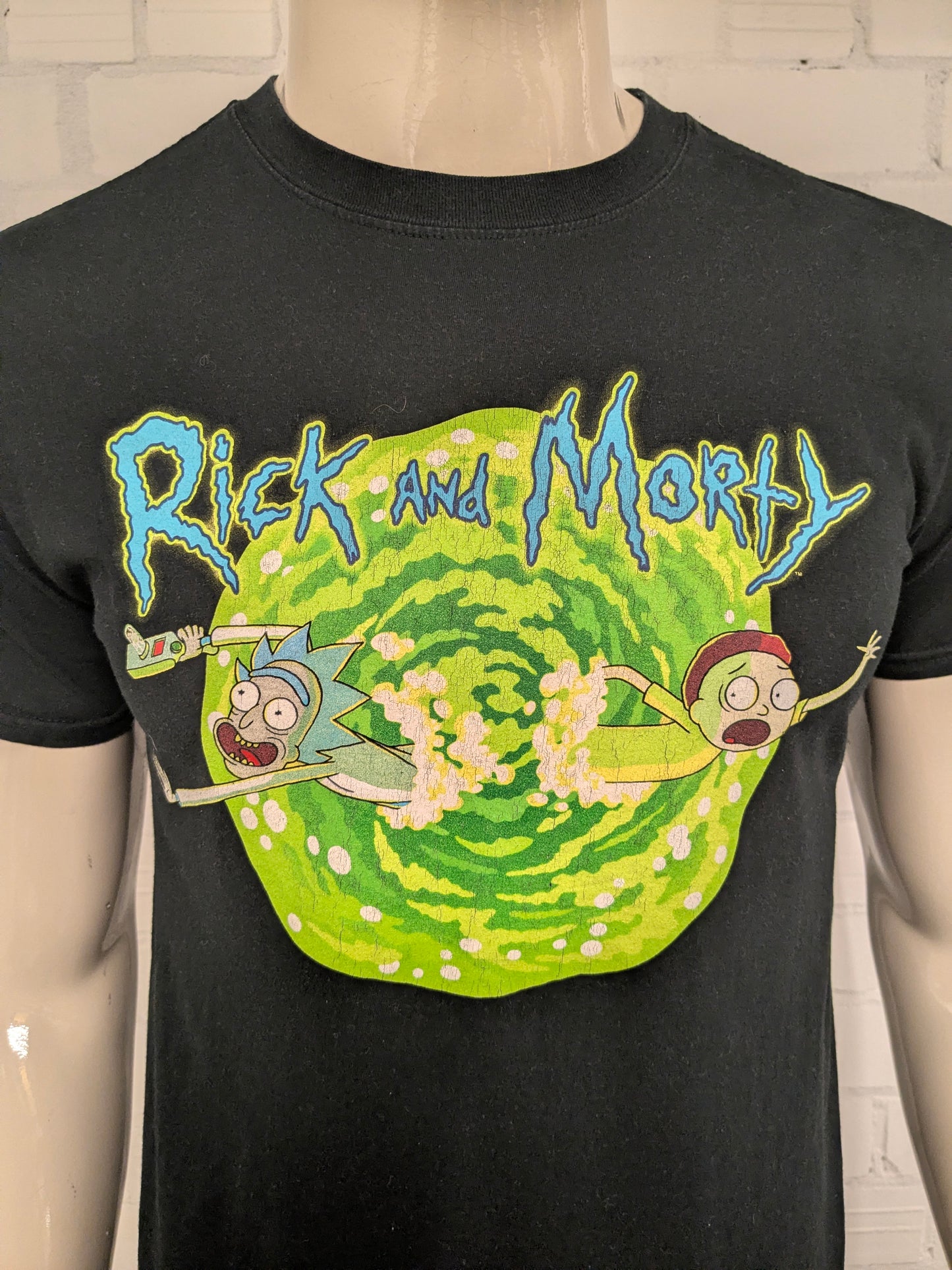 Rick and Morty shirt. Zwart met opdruk. Maat M.