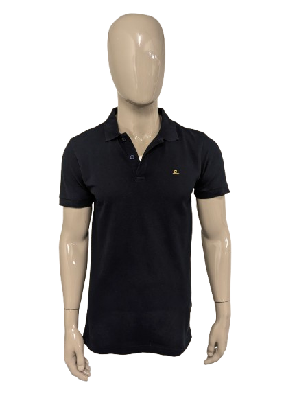 Nomad polo. Donker Blauw gekleurd. Maat M.