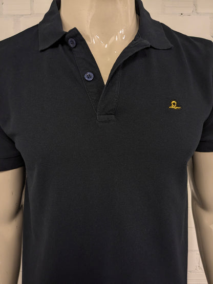 Nomad polo. Donker Blauw gekleurd. Maat M.