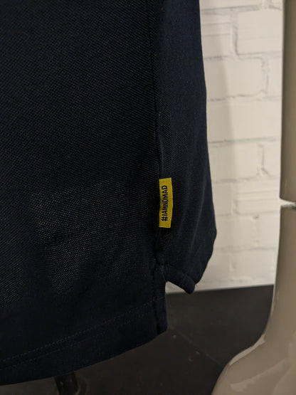 Nomad polo. Donker Blauw gekleurd. Maat M.