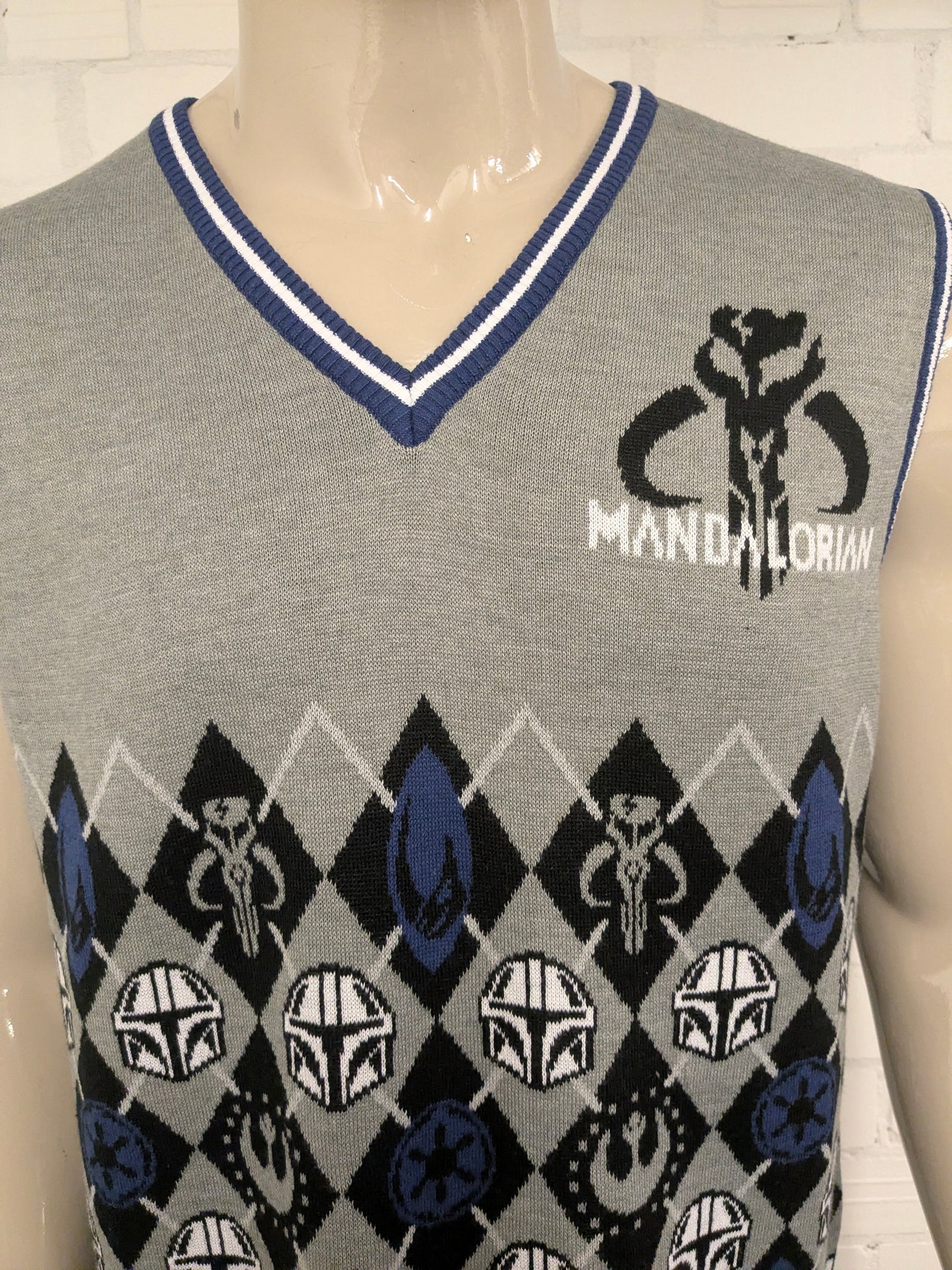 Disney Star Wars "Mandalorian" spencer met V-Hals. Grijs Blauw Zwart. Maat L.