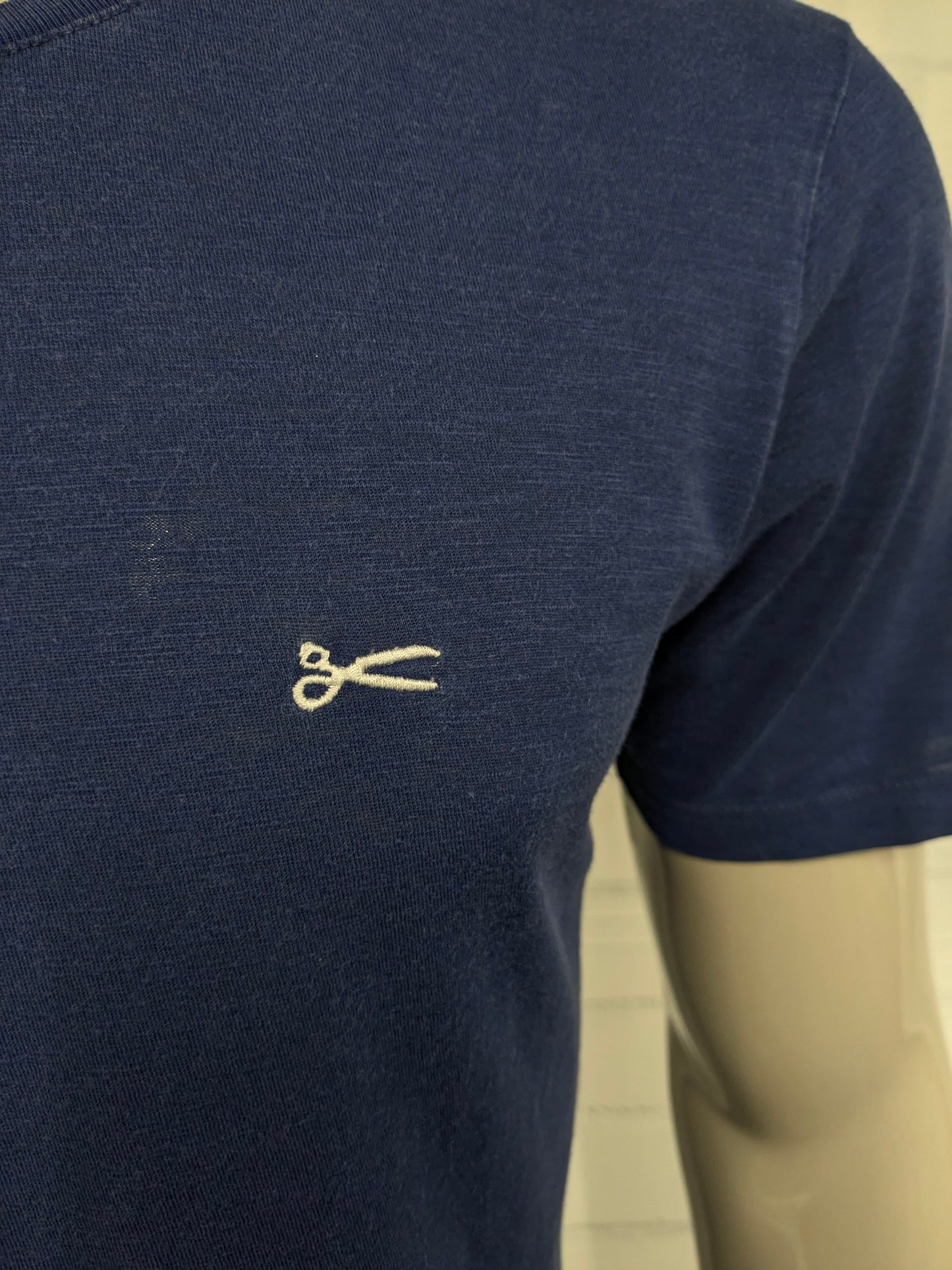 Denham shirt. Donker Blauw gemêleerd. Maat L.