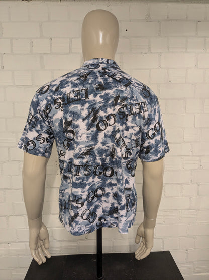 Vintage Let's Go-Shirt mit kurzen Ärmeln. Blauer Schwarz-Weiß-Druck. Größe L.