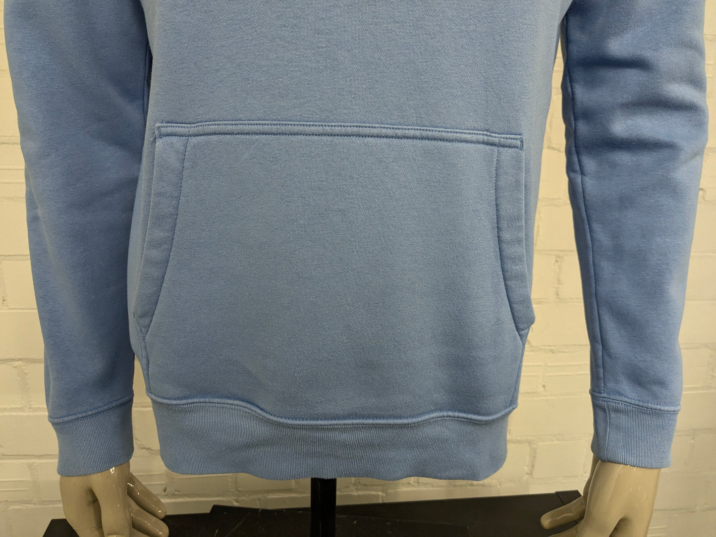 GAP Hoodie. Blauw met opdruk. Maat M.