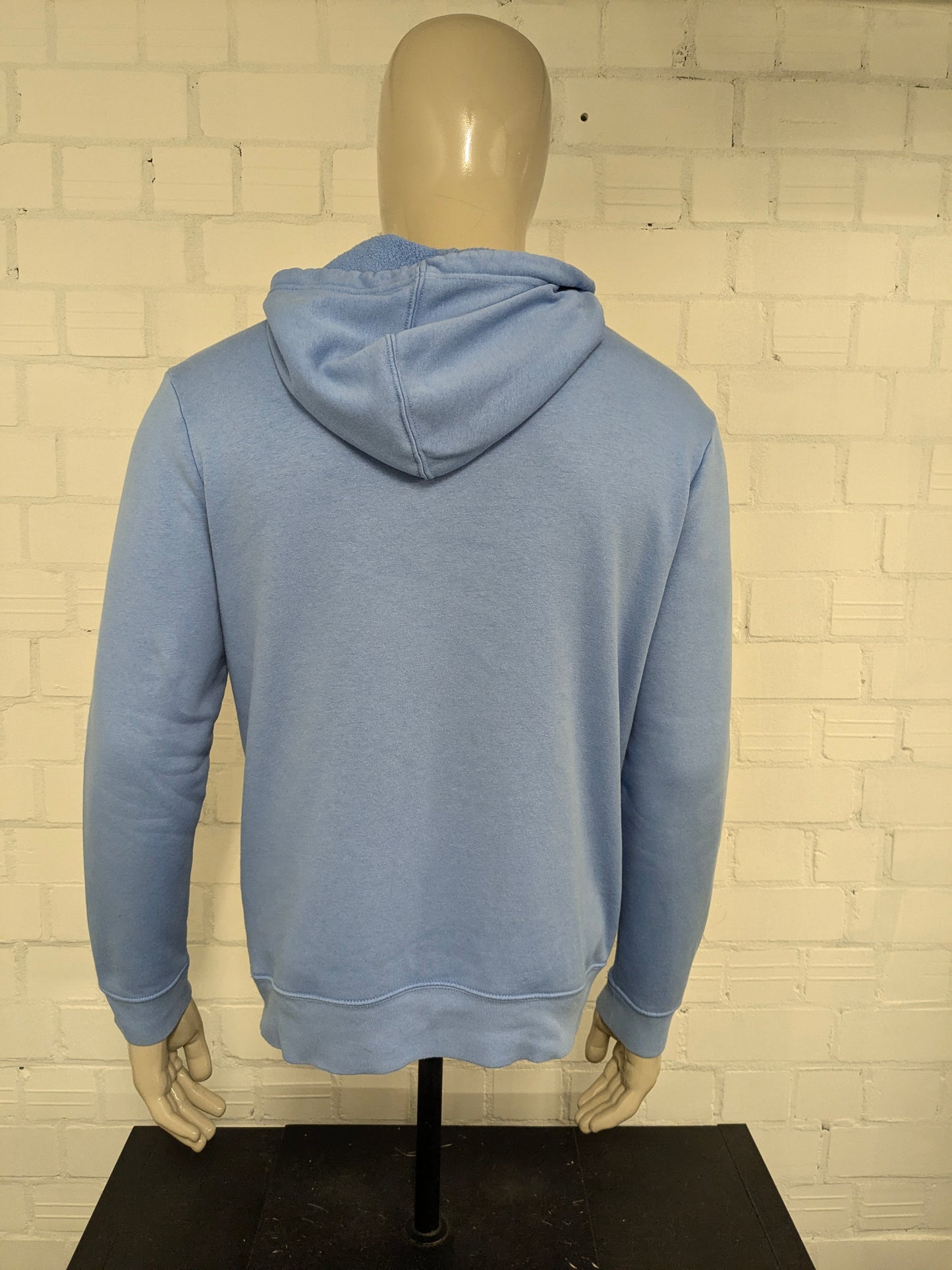 GAP Hoodie. Blauw met opdruk. Maat M.