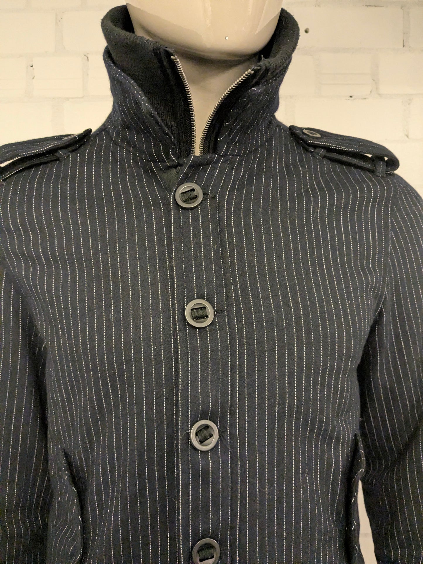 Scotch & Soda tussen jas met dubbele rits. Zwart Wit gestreept. Maat L.