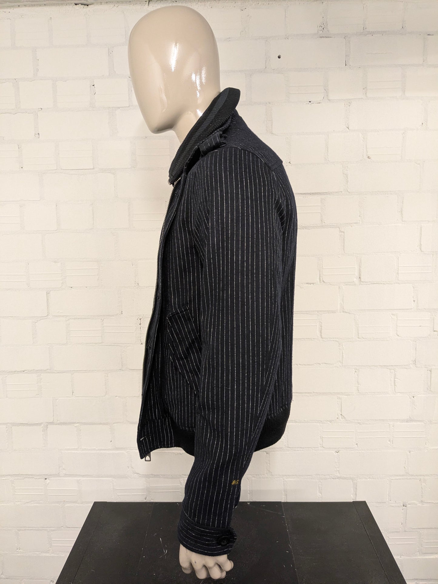 Scotch & Soda tussen jas met dubbele rits. Zwart Wit gestreept. Maat L.