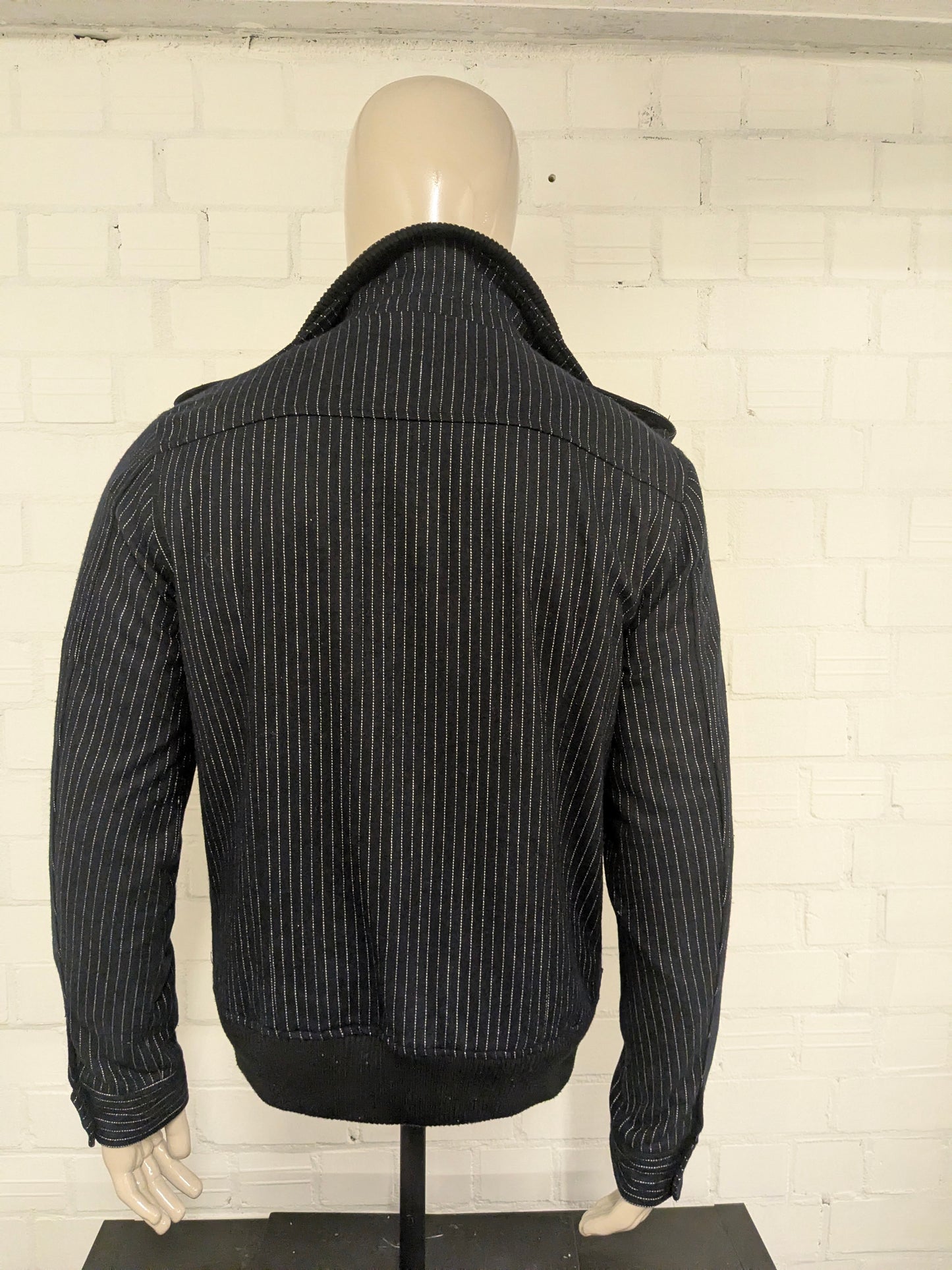 Scotch & Soda tussen jas met dubbele rits. Zwart Wit gestreept. Maat L.