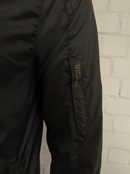 Replay zomer jack. Donker Grijs gekleurd. Dubbele rits waardoor pasvorm aan te passen is. Maat L.