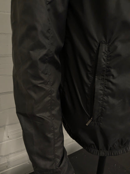 Replay zomer jack. Donker Grijs gekleurd. Dubbele rits waardoor pasvorm aan te passen is. Maat L.