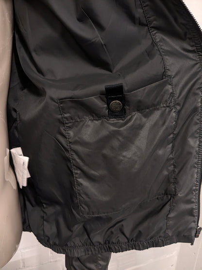 Replay zomer jack. Donker Grijs gekleurd. Dubbele rits waardoor pasvorm aan te passen is. Maat L.