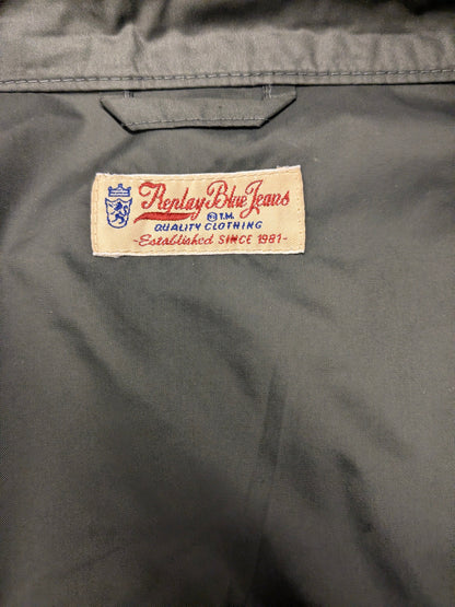 Replay zomer jack. Donker Grijs gekleurd. Dubbele rits waardoor pasvorm aan te passen is. Maat L.