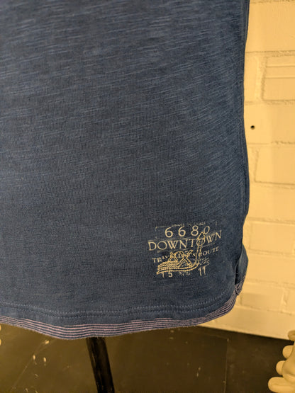 Mexx shirt met V-Hals en decoratieve knoopjes. Donker Blauw gemêleerd. Maat M.