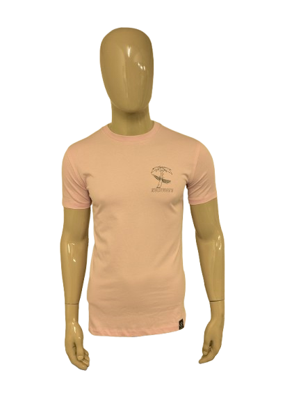 Kultivate shirt. Roze met opdruk. Maat XS.