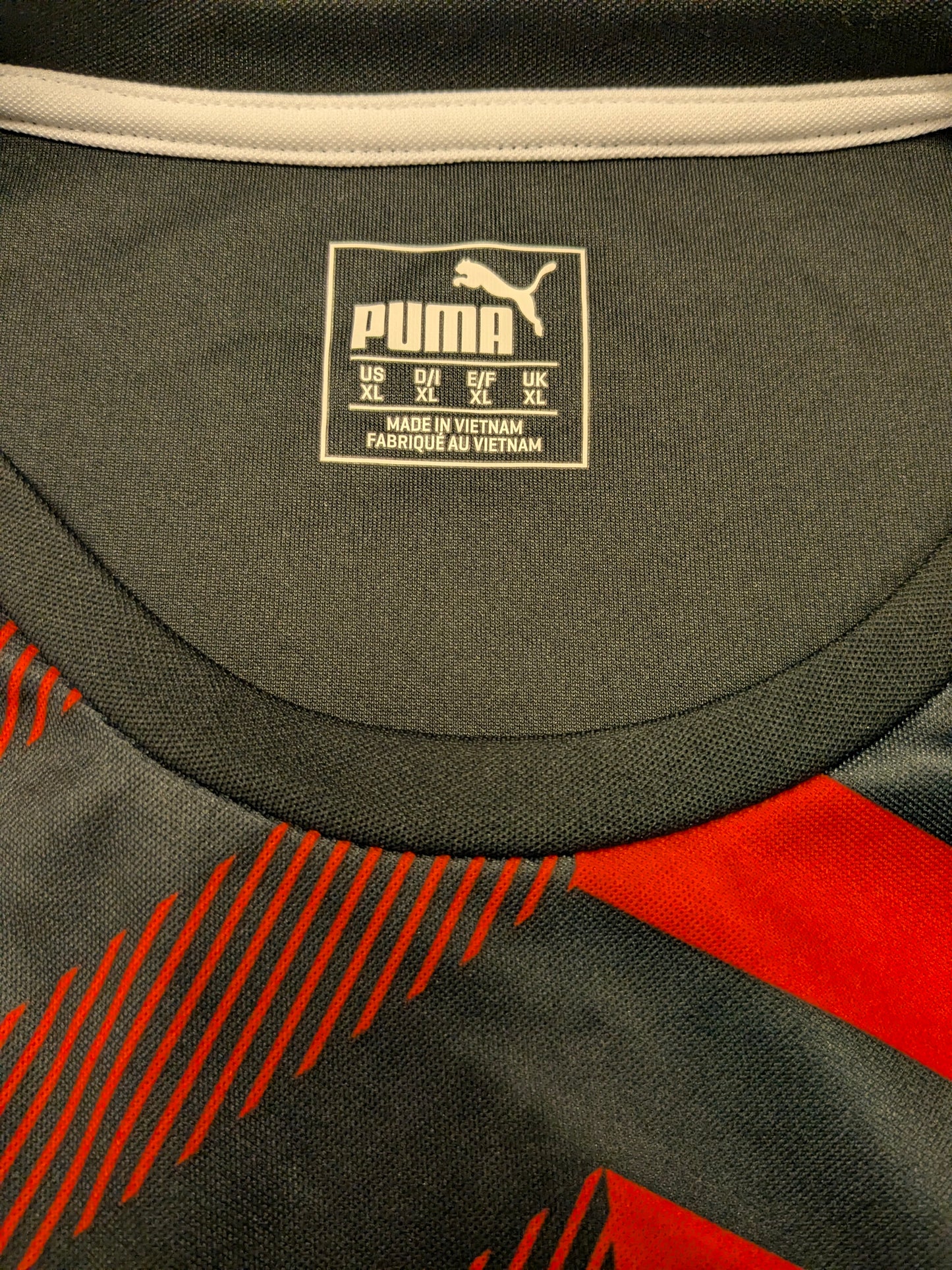Puma "Evo TRG"sport shit. Rood Wit Zwarte print. Maat XL.