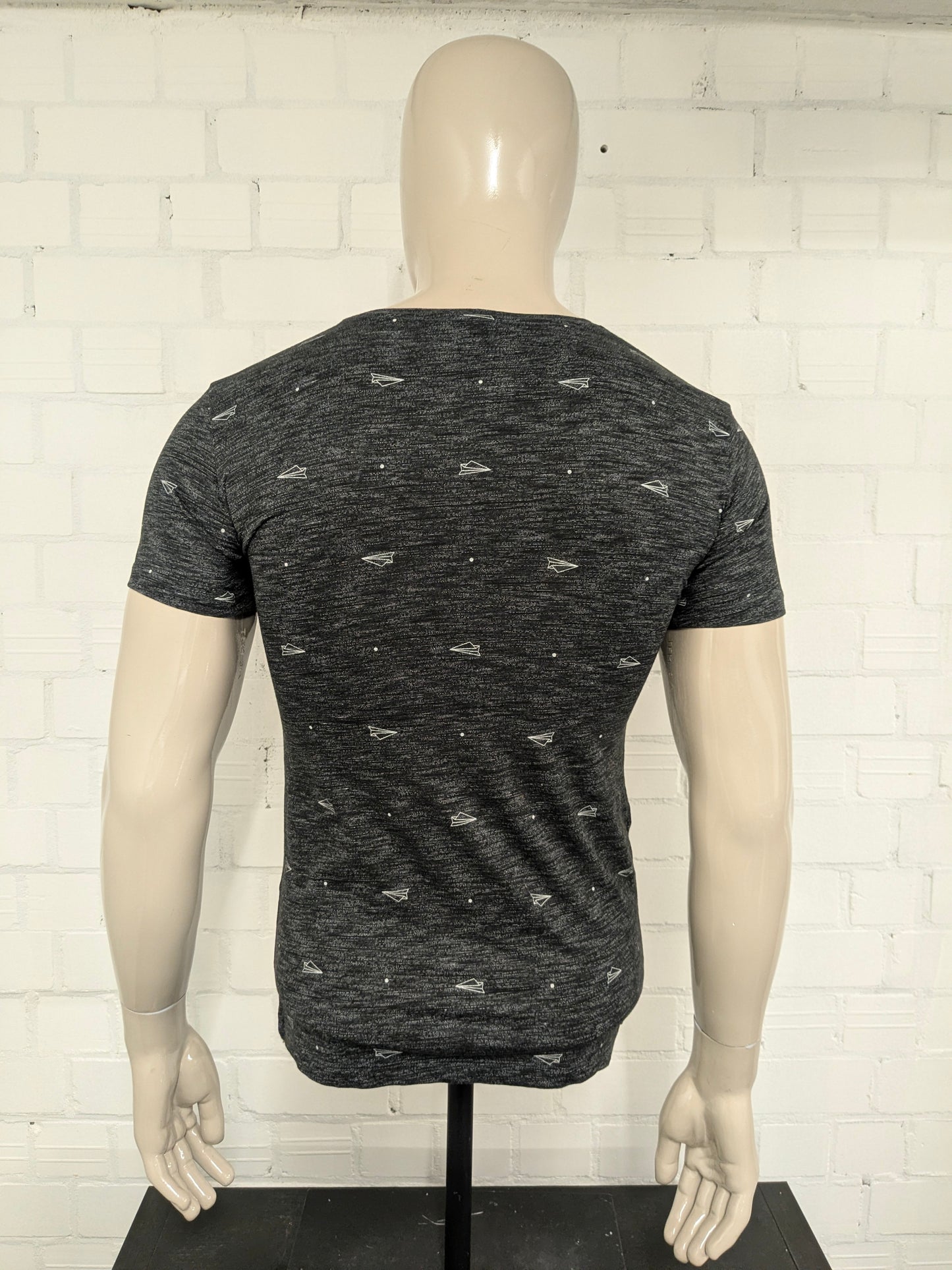 Kultivate shirt. Zwart Grijs gemêleerd met print. Maat XS.