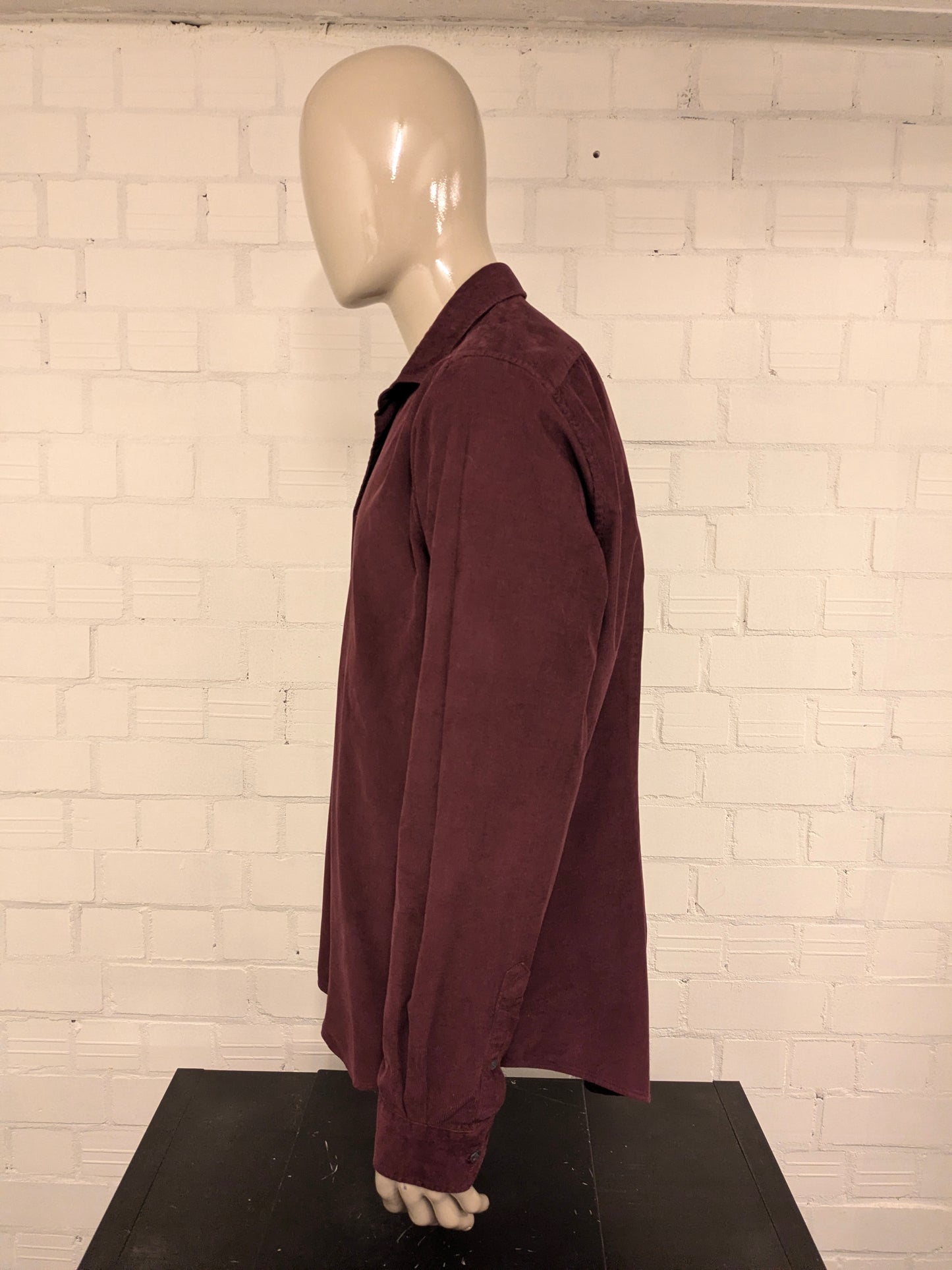 Mr. Marvis rib overhemd. Fijne rib. Bordeaux gekleurd. Maat 2XL / XXL.