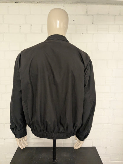 Leicht gefütterte Vintage-Jacke von Polo Ralph Lauren. Schwarz gefärbt. Größe (XL) 3XL / XXXL.