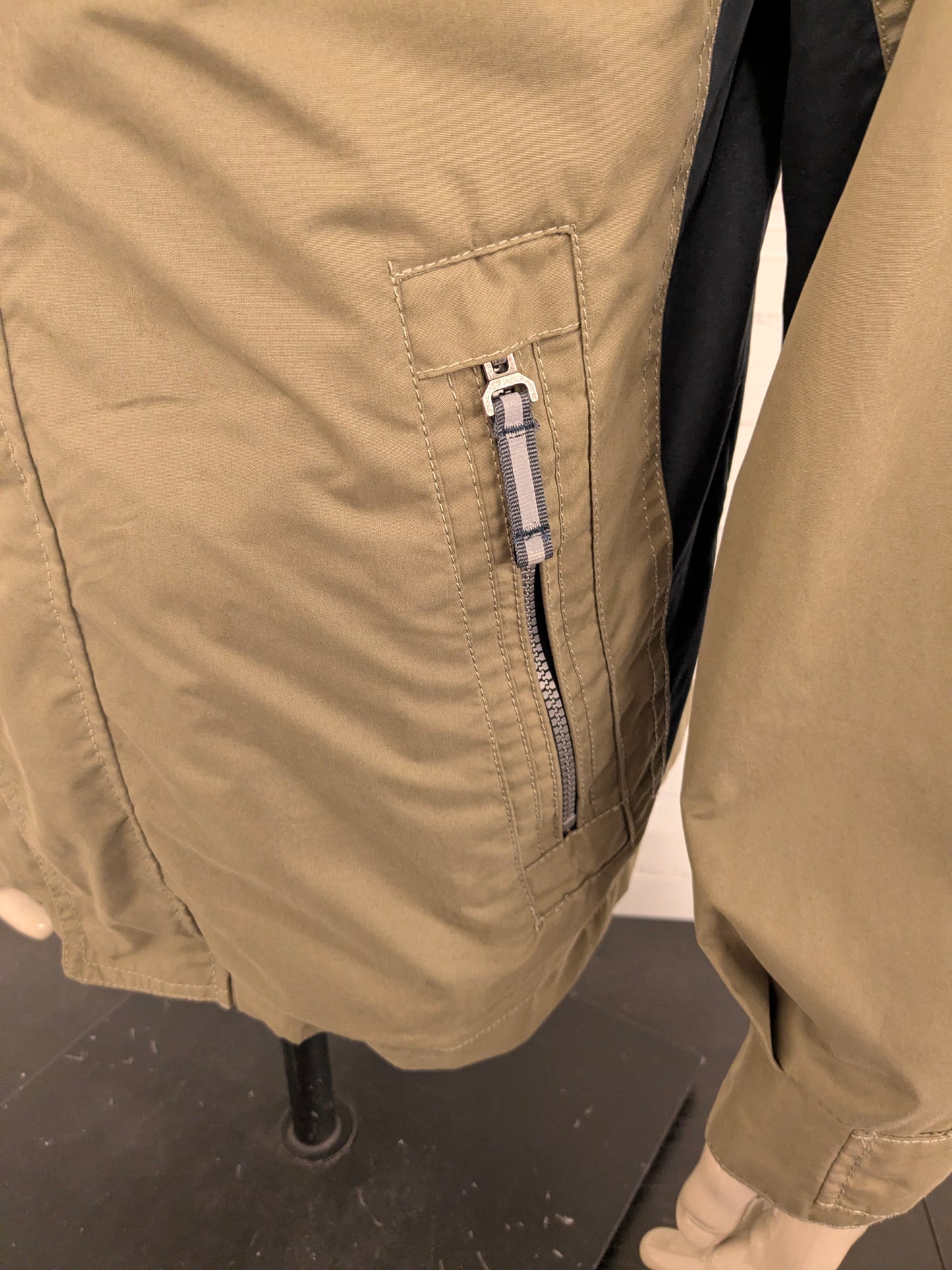 King's Court summer jacket with hidden hood. Green Blue colored. Size L.
