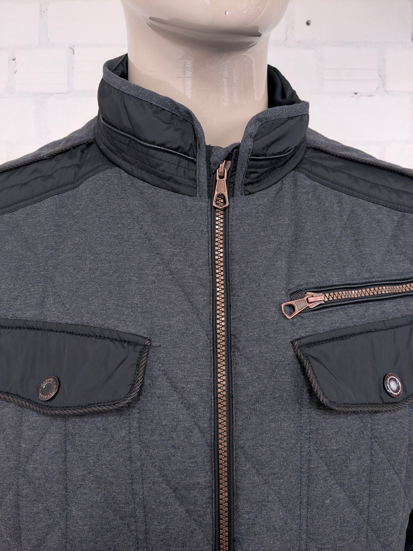 Tailor & Son tussen jas. Zwart Grijs gekleurd. Maat 56 / XL.