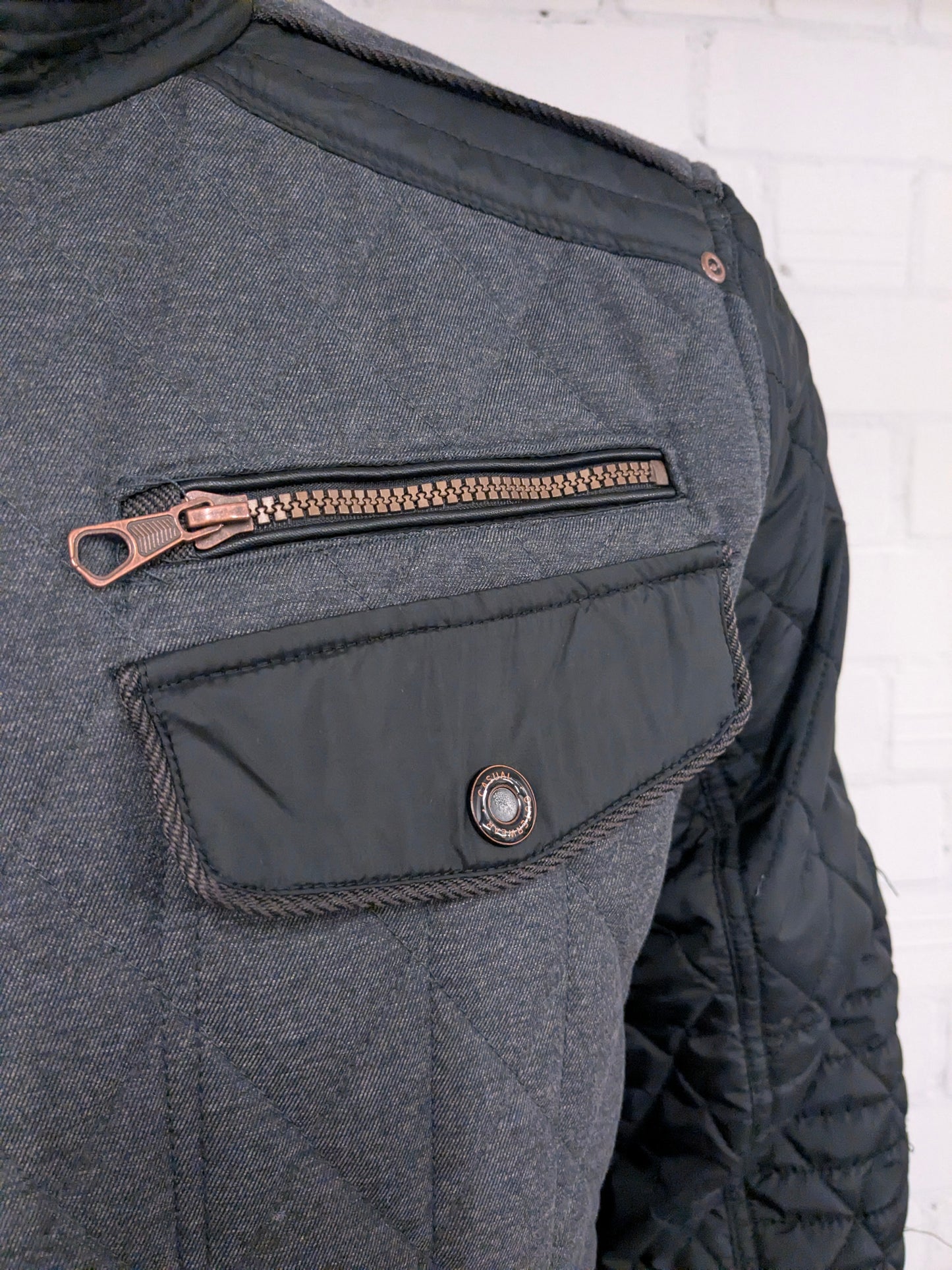 Tailor & Son tussen jas. Zwart Grijs gekleurd. Maat 56 / XL.