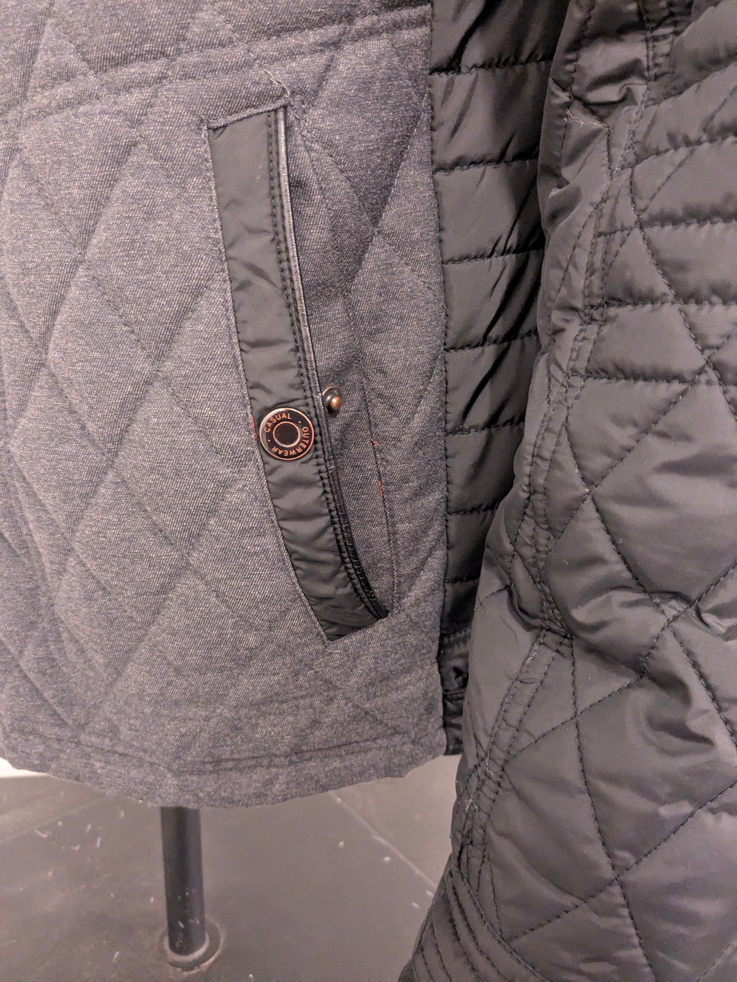 Tailor & Son tussen jas. Zwart Grijs gekleurd. Maat 56 / XL.