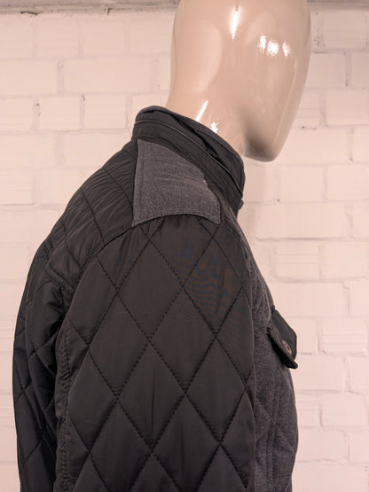 Tailor & Son tussen jas. Zwart Grijs gekleurd. Maat 56 / XL.