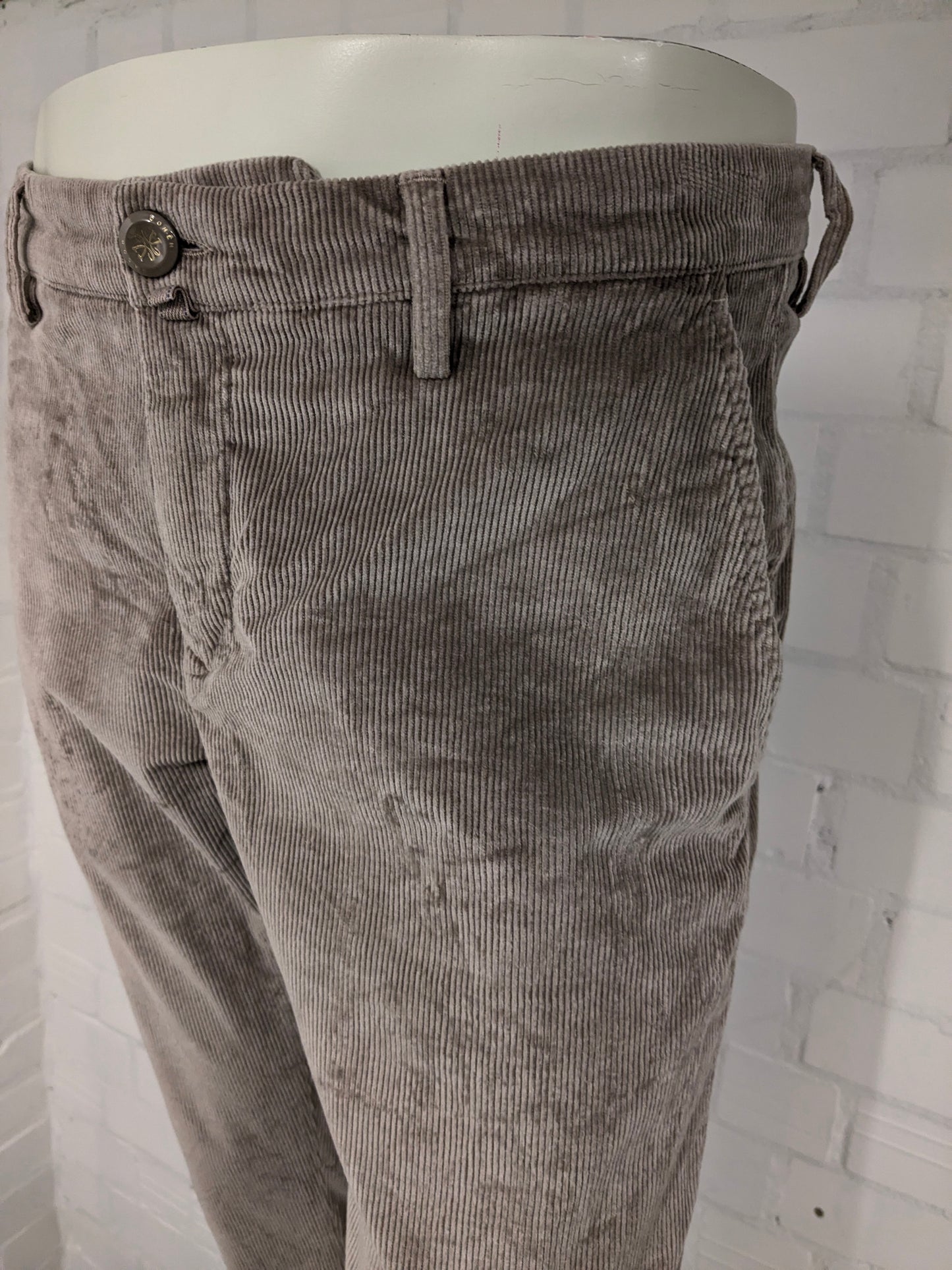 Jacob Cohen ribbroek. Beige gekleurd. Maar W36 - L34. type "Bobby".