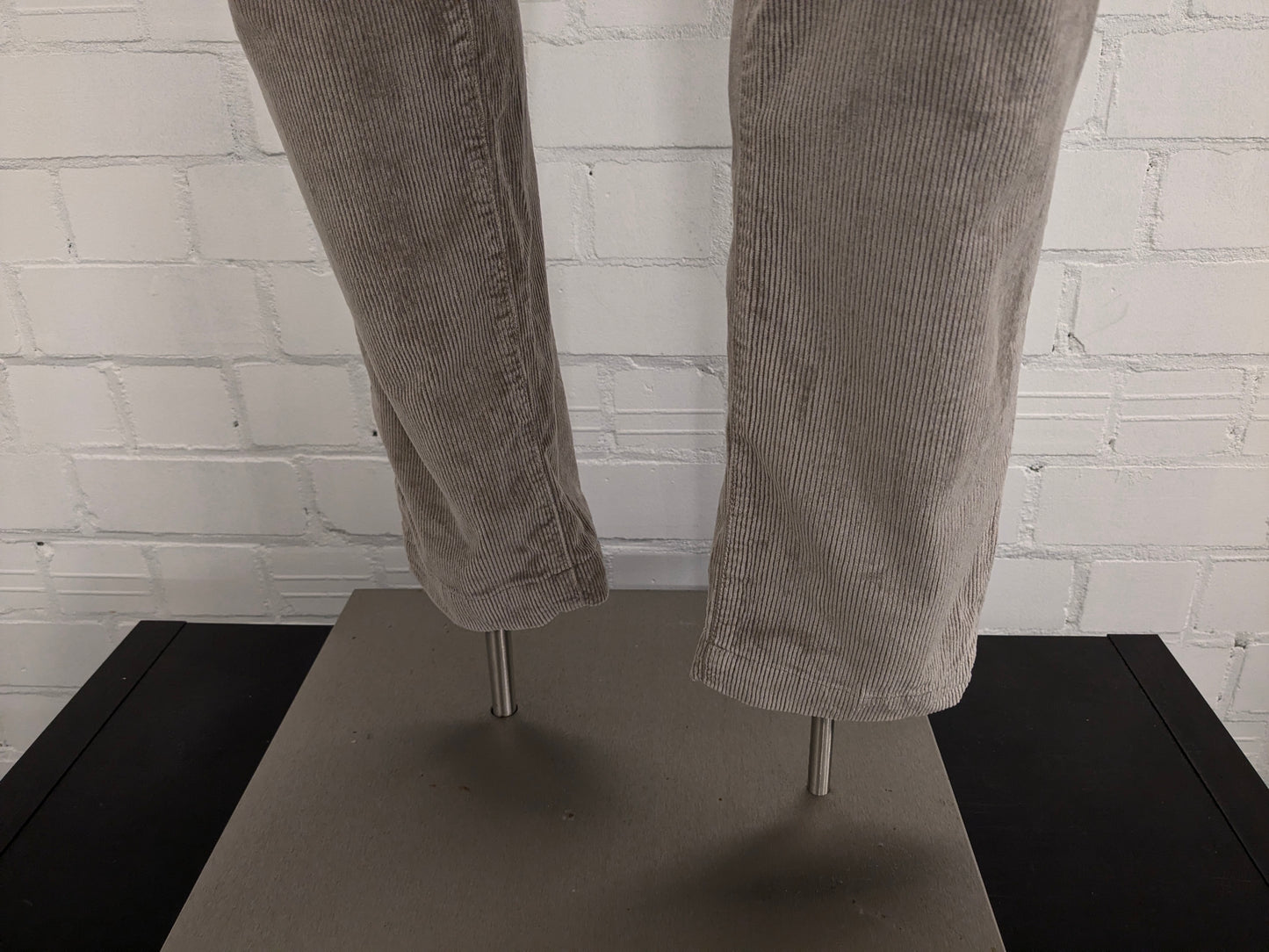 Jacob Cohen ribbroek. Beige gekleurd. Maar W36 - L34. type "Bobby".