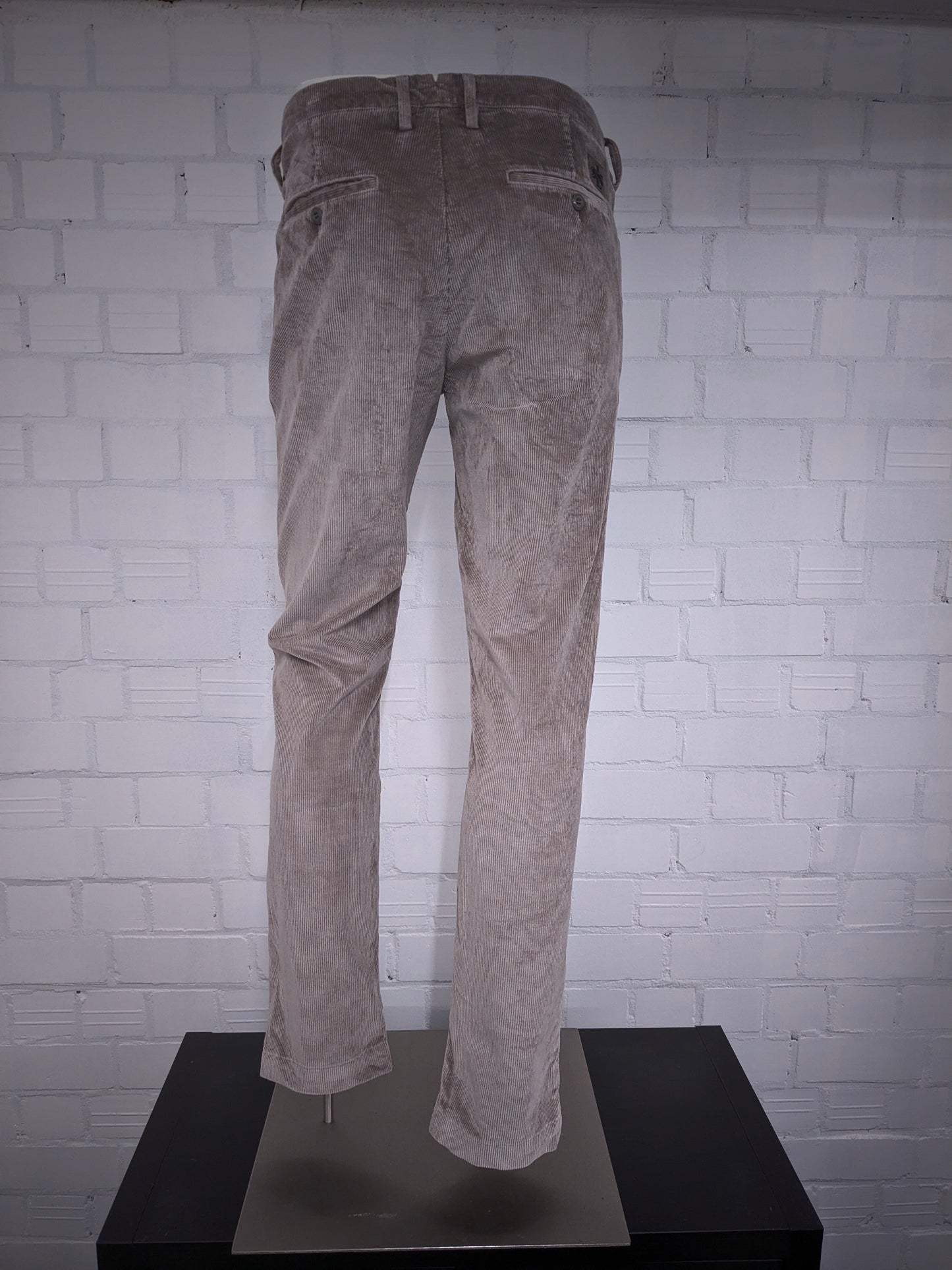 Jacob Cohen ribbroek. Beige gekleurd. Maar W36 - L34. type "Bobby".