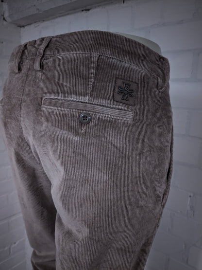 Jacob Cohen ribbroek. Beige gekleurd. Maar W36 - L34. type "Bobby".
