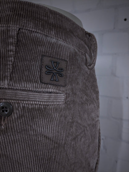 Jacob Cohen ribbroek. Beige gekleurd. Maar W36 - L34. type "Bobby".