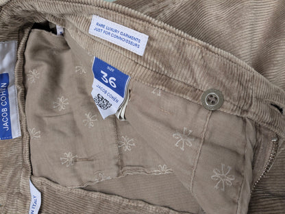 Jacob Cohen ribbroek. Beige gekleurd. Maar W36 - L34. type "Bobby".
