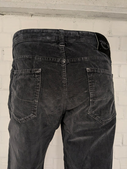 Pantalón de canalé Jacob Cohen. costilla fina. Color gris oscuro. Tamaño W36 - L34. escriba "estilo 622".