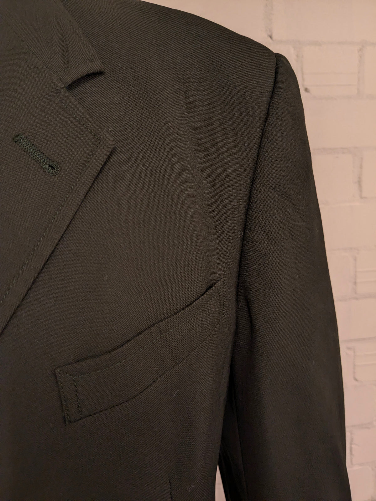 Vintage Tommy Hilfiger Jacke. Dunkelgrün mit schönen Knöpfen. Größe 56 / XL.