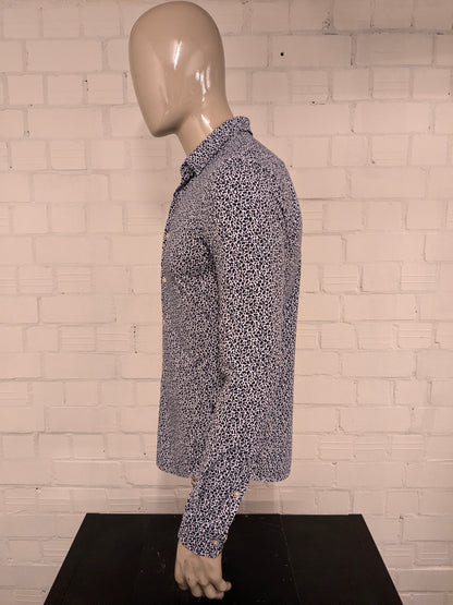 Camisa Boss Hugo Boss. Estampado azul blanco. Talla M. Corte ajustado/elástico.