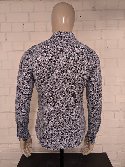 Camisa Boss Hugo Boss. Estampado azul blanco. Talla M. Corte ajustado/elástico.